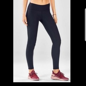 NWT Fabletics Salar Solid Powerform Leggings
